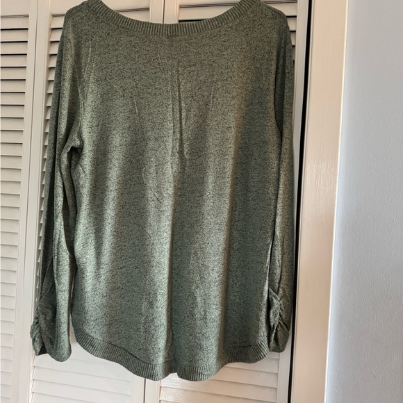 Fortune & Ivy top, size L. Green and black speckled, very soft. - Picture 2 of 6